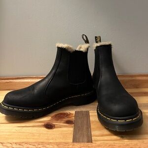 Dr. Martens Unisex 2976 Leonore Chelsea Boot